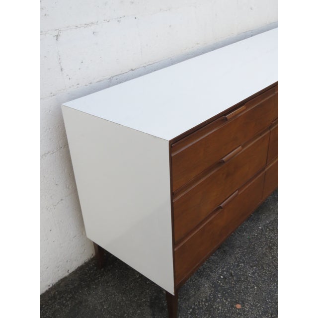 Mid 20th Century American of Martinsville Mid Century Long Dresser Sideboard Bathroom Vanity 6297 For Sale - Image 5 of 18