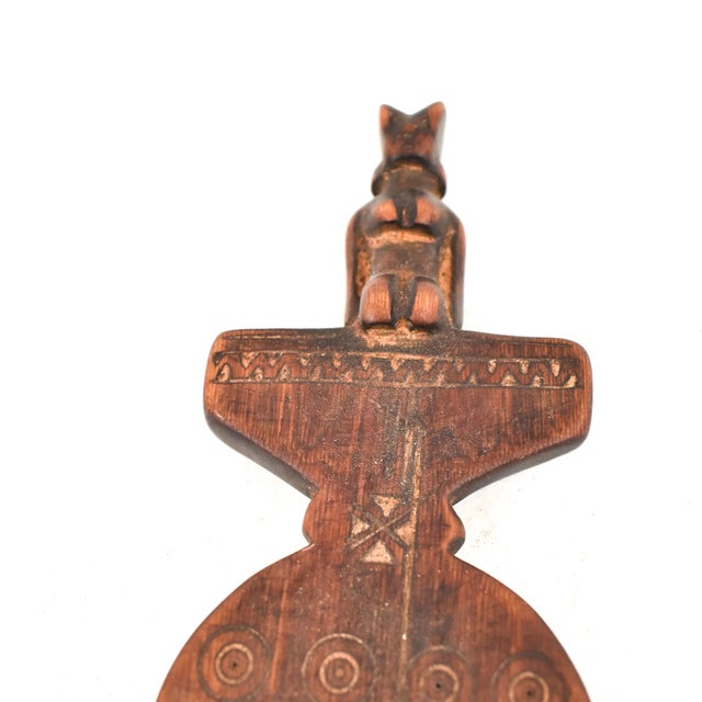 Wood Early 20th Century Nyamwezi Mwana Hiti Figural Comb Tanzania For Sale - Image 7 of 7
