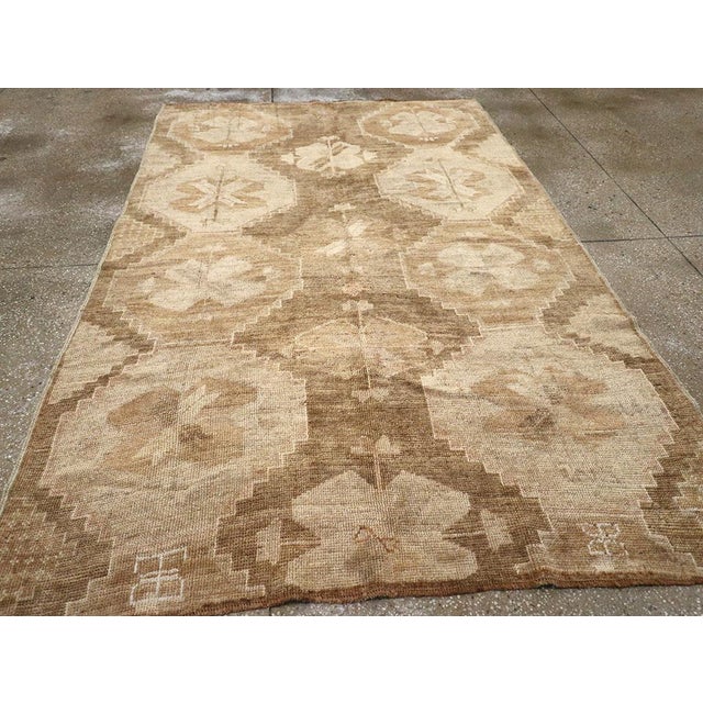 Taupe Galerie Shabab Collection Mid-20th Century Turkish Anatolian Accent Rug For Sale - Image 8 of 10