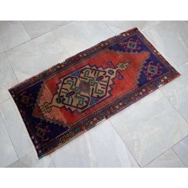 Front of Bath Kitchen Sink Rug Hand Made Bath Mat Faded Mini Rug 1'9" X 3'6" For Sale - Image 12 of 13