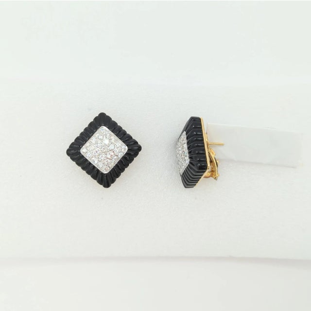 Early 21st Century White Diamond and Onyx Fluted Earrings in 18K Yellow Gold - A Pair For Sale - Image 5 of 6