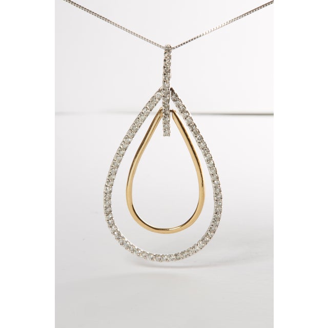 14K Two-Tone Gold Round Cut Diamond Double Burst Pendant Necklace (1.00 cttw, H-I Color, SI2-I1 Clarity) For Sale - Image 4 of 6