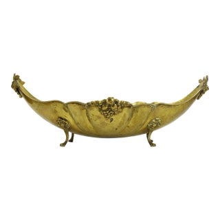 Mid 20th Century Scalloped Italian Oval Hand-Hammered Brass Centerpiece Grape Vine Design Bowl With Lion of Venice Mark For Sale