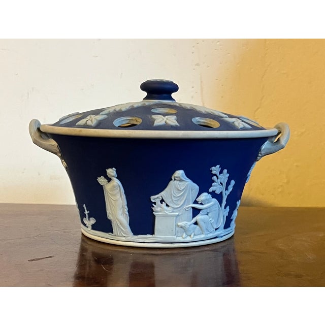 1910s Antique Early 20th Century Wedgwood Dark Blue Jasperware Violet Pot, Potpourri Incense Burner For Sale - Image 5 of 18