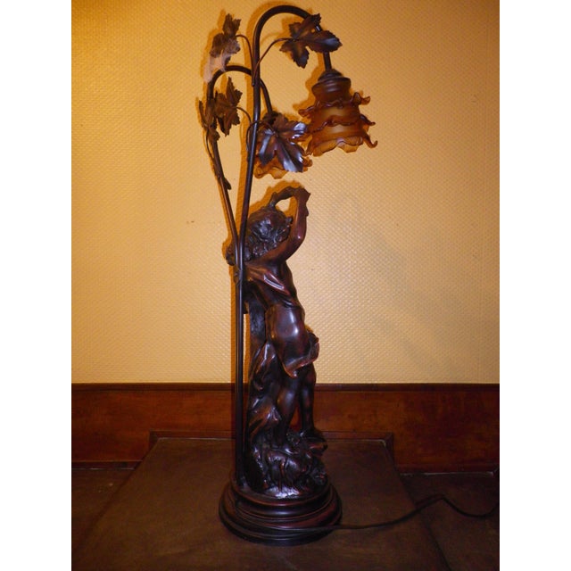Sculpture of Putti Table Lamp with Amber Molded Glass Tulip Shades in the style of Aug. Moreau, 1890s For Sale - Image 5 of 18