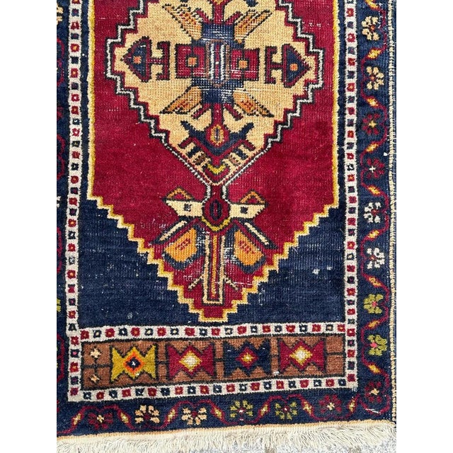 Small Mid-Century Turkish Yastik Rug, 1940s For Sale - Image 12 of 15