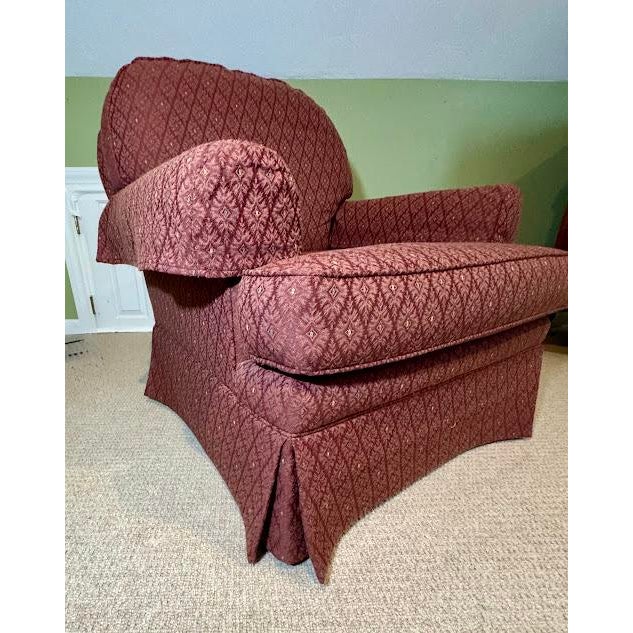 Bring timeless comfort and classic American bench craft into your space with this vintage Sherrill Furniture roll arm club...