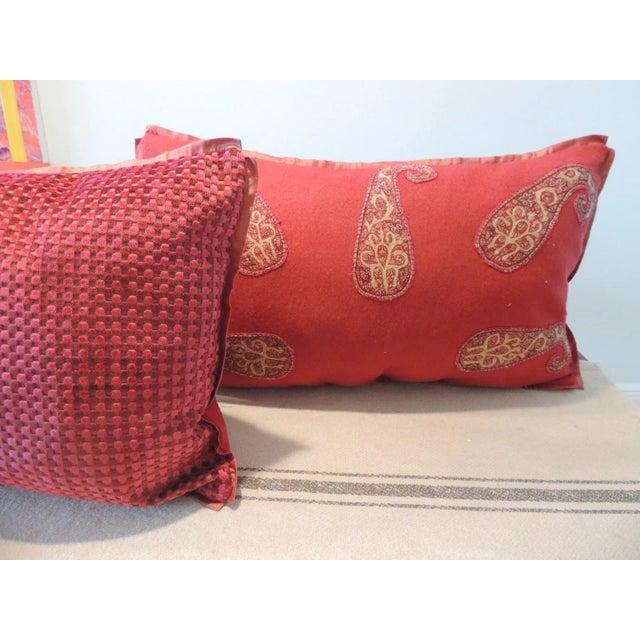 1970s Vintage Red Felt Paisley Applique Lumbar Decorative Pillows - Set of 2 For Sale - Image 5 of 7