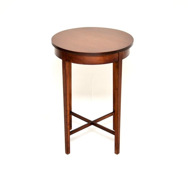 A wonderful antique Edwardian satin wood occasional side table. This was made in England, it dates from the 1900-1910...