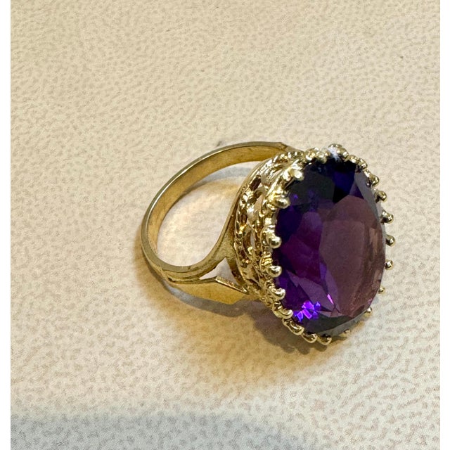 11 Carat Amethyst Cocktail Ring in 14 Karat Yellow Gold 7.2 GmSize 5.25 For Sale In New York - Image 6 of 18