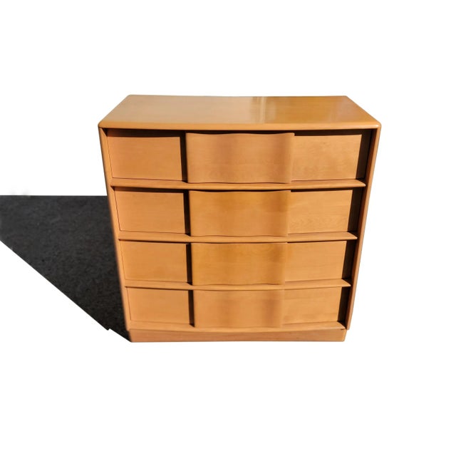 A Mid-Century Modern Heywood Wakefield Highboy dresser in the Sculptura pattern offers solid birch wood construction....