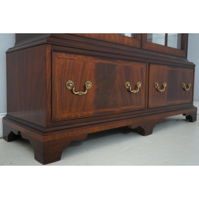 Henkel Harris Model 2302 Mahogany Curio Cabinet For Sale - Image 13 of 18