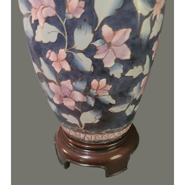 Late 20th Century Vintage Asian Motif Chinoiserie Hand Painted Pink Floral Table Lamp For Sale - Image 5 of 8