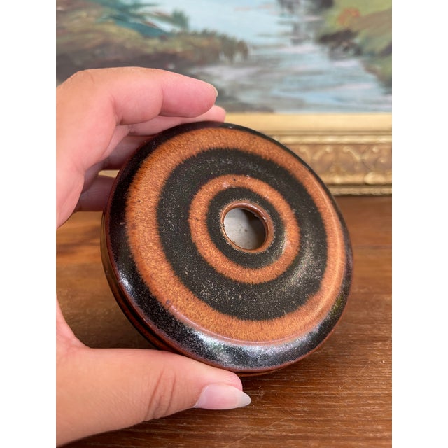 Contemporary Signed Hank Greer Studio Pottery Donut Vase With Brown and Black Oxide Rings. For Sale - Image 3 of 7