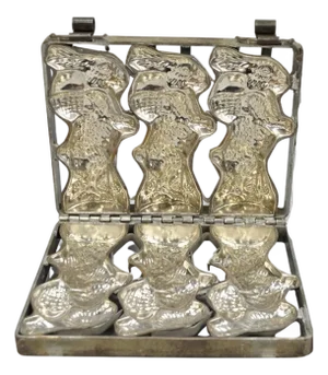 Vintage Easter Bunny Rabbit Chocolate Candy Mold Heavy Metal Casting