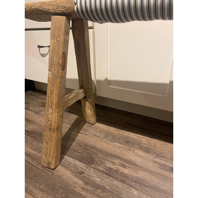 This beautiful bench that would be great as a decorative piece in a bedroom. It is well made with exceptional driftwood.