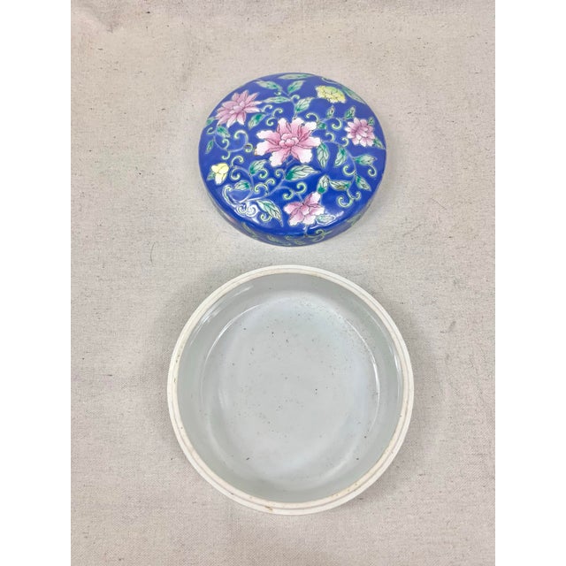 Ceramic Large Vintage Chinoiserie Lidded Box For Sale - Image 7 of 12