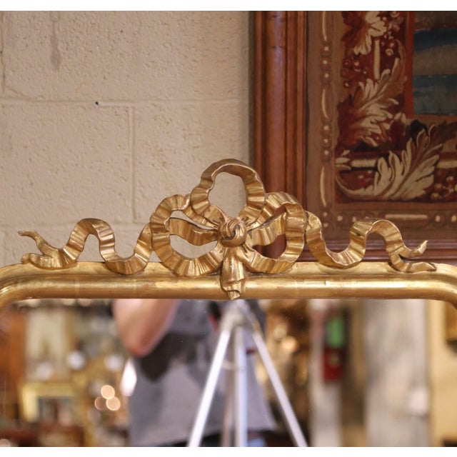 French Mid-19th Century French Louis XVI Carved Giltwood Wall Mirror With Ribbon Crest For Sale - Image 3 of 7