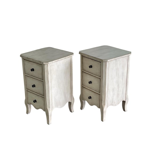 Traditional Lexington Three Drawer Nightstand Pair For Sale - Image 3 of 12