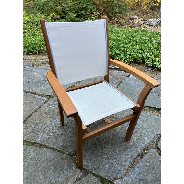 Modern Kingsley & Bate Bistro Patio Teak Essex Round Table & 2 St. Tropez Sling Arm Chairs For Sale - Image 3 of 10
