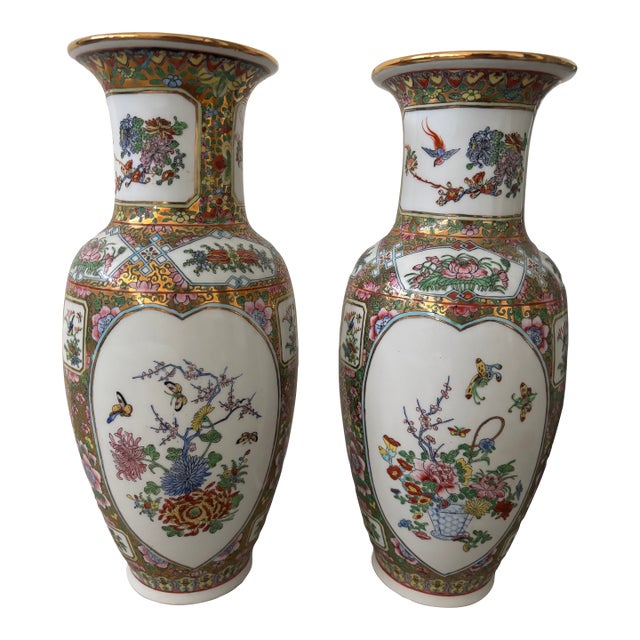 1960s Chinese Porcelain Urns - a Pair For Sale
