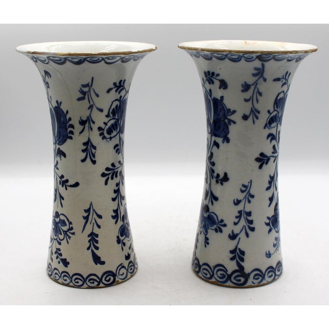 Traditional Pair of C. 1800 Delft Blue and White Vases For Sale - Image 3 of 8