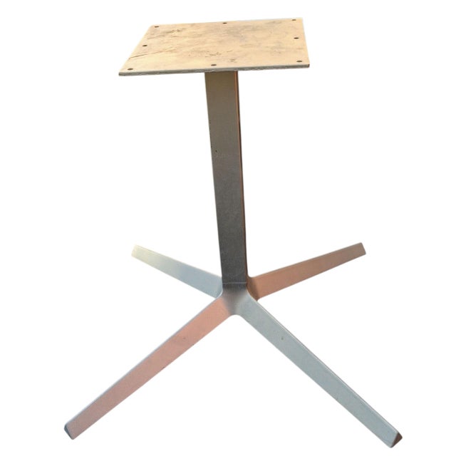 Mid-Century Modern The Knoll Round Dining & Meeting Table Embodies Timeless Mid-Century Modern Utility For Sale - Image 3 of 6
