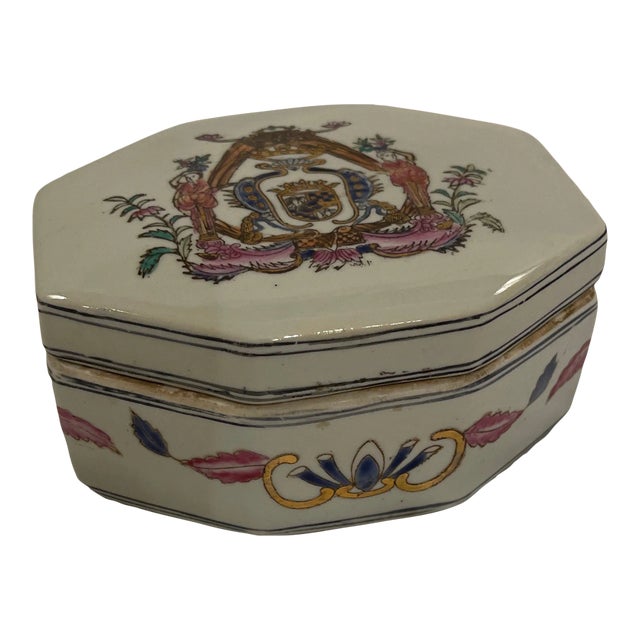 Early 19th Century Chinese Armorial Porcelain Box For Sale