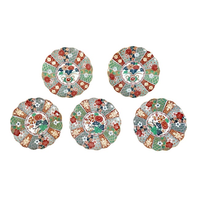 Mid 20th Century Set 5 Arita Imari Fan 7 1/4” Salad Lunch Plates Scalloped Made in Japan. Signed. For Sale