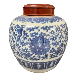 19th Century Chinese Art Blue and White Porcelain Jar With Wooden Cover