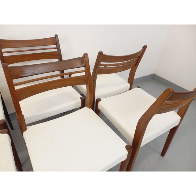 6 vintage Scandinavian chairs from the 60s, in teak, renovated seats in very pretty white terry fabric, very good general...