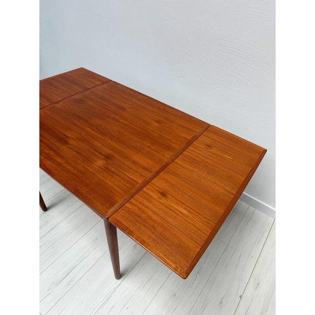 Wood Mid-Century Danish Teak Extendable Dining Table by Poul Hundvad for Hundevad & Co., 1960s For Sale - Image 7 of 9