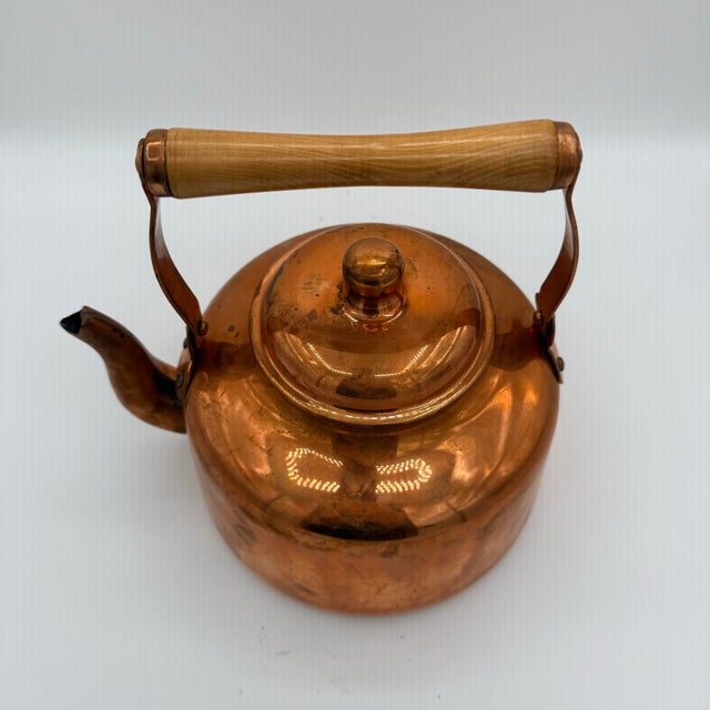 French Country Vintage L’Etoile Fantuzzi Chile Copper Kettle With Wood Handle For Sale - Image 3 of 12