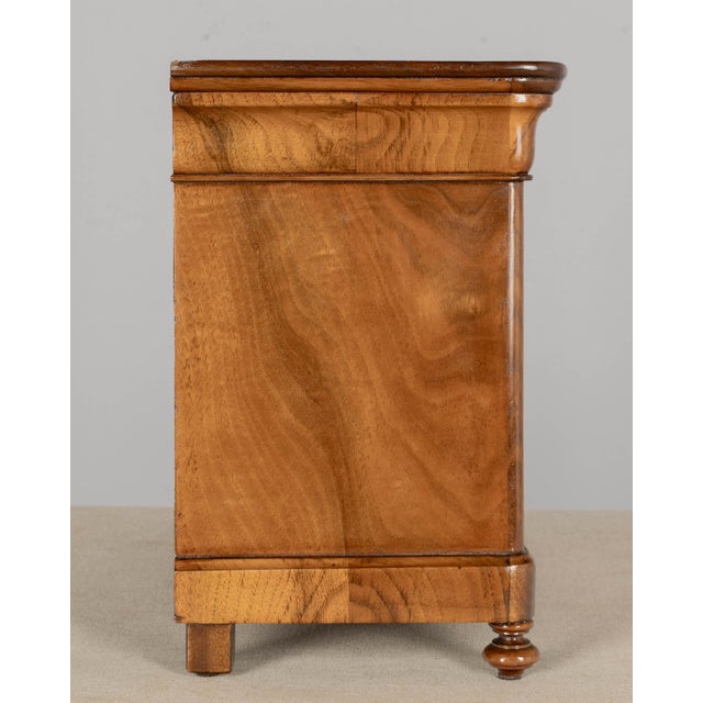 French Louis Philippe Miniature Walnut Commode Circa 1820-1840 For Sale In Orlando - Image 6 of 9