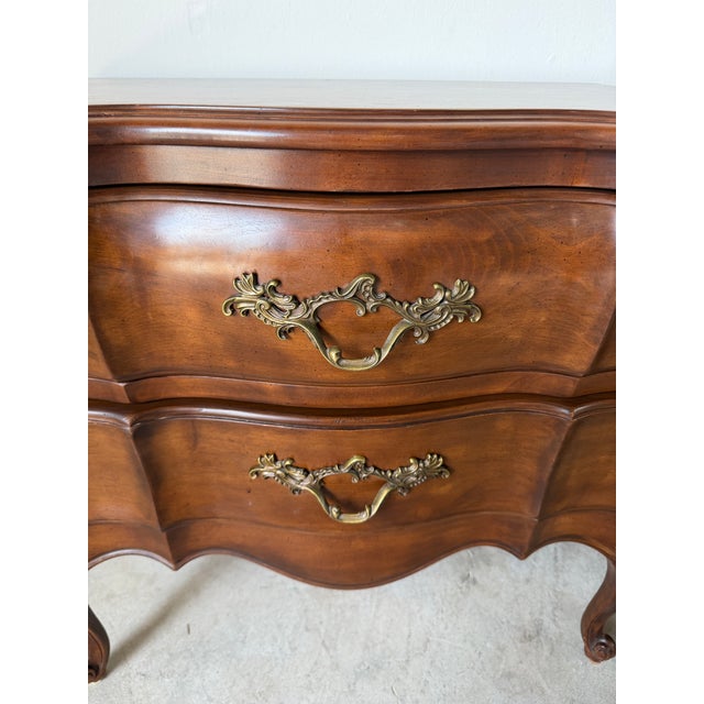 Vintage Louis XV Style French Provincial Nightstands - A Pair For Sale - Image 9 of 17