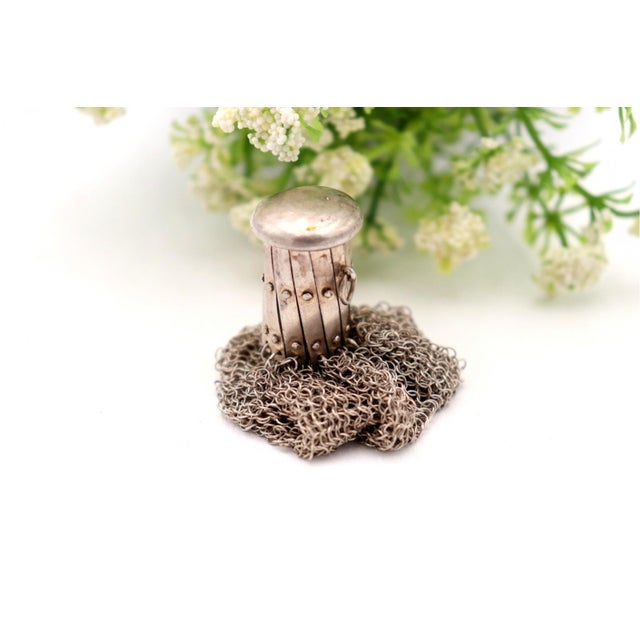 Silver Mesh Coin Purse with Smooth Lid For Sale - Image 4 of 6