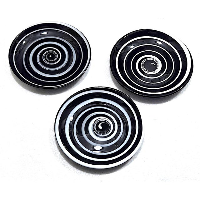 Mid-Century Modern Vintage Italian Art Glass Plates for Leonardo, Set of 3 For Sale - Image 3 of 11