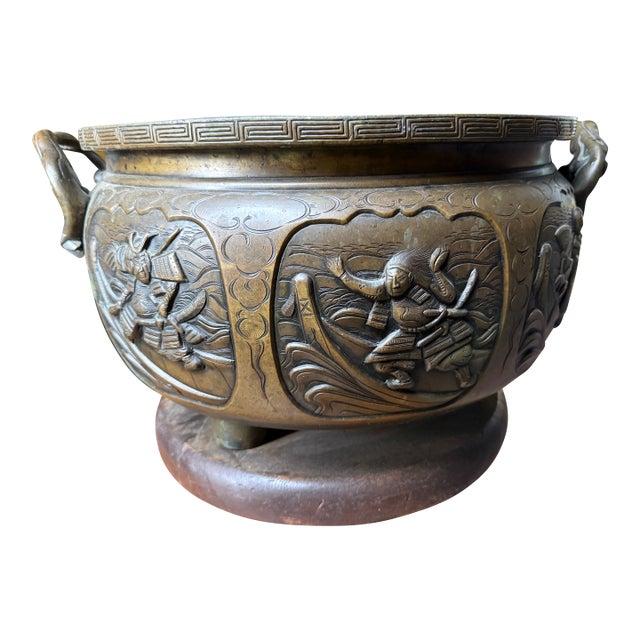 Early 20th Century Japanese Cast Bronze Jardinière With Raised Samurai Warrior and Natural Scenes For Sale