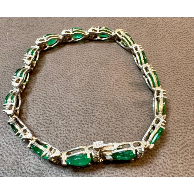 Early 21st Century 8 Ct Natural Brazil Emerald & Diamond Tennis Bracelet 14 Karat Yellow Gold 7 " For Sale - Image 5 of 18