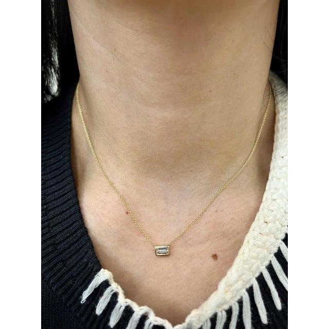 Modern 0.50 Ct Diamond Pendant For Sale - Image 3 of 5