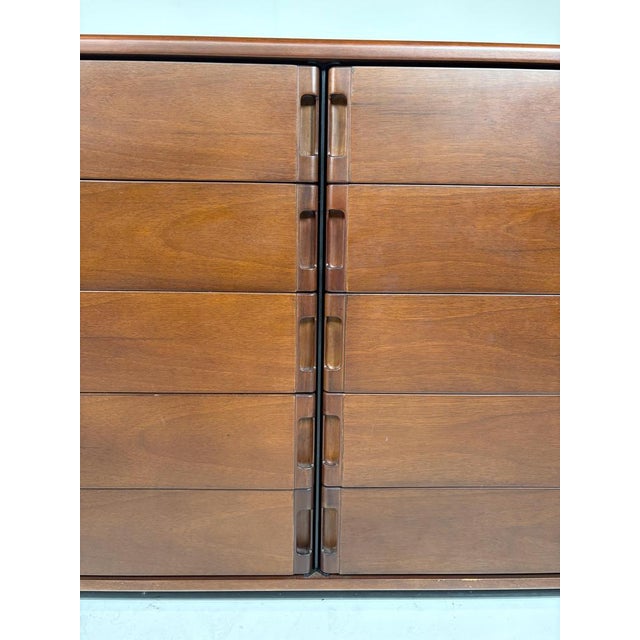 Brown Mid-Century Wood Chest of Drawers attributed to Gianfranco Frattini, Italy, 1970s For Sale - Image 8 of 9