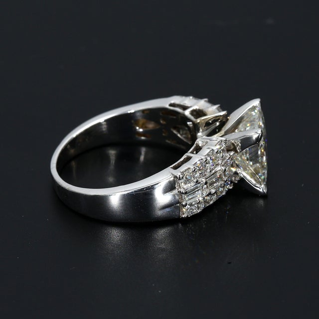 Early 21st Century 2ct Gia Certified Princess Cut Diamond Engagement Ring in 18k White Gold - Size 5 For Sale - Image 5 of 9
