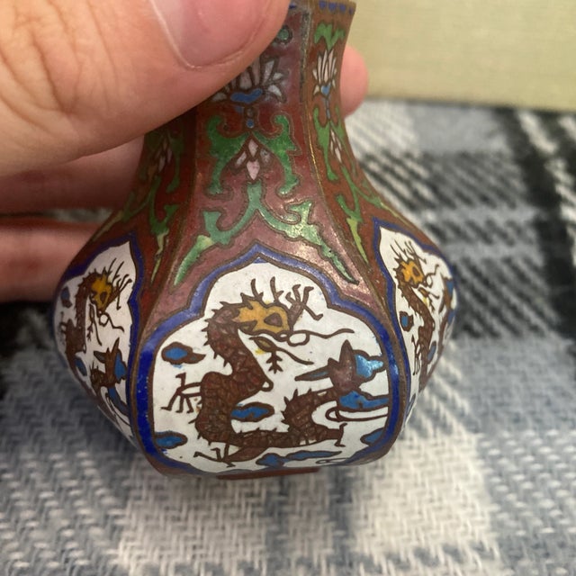 This is a beautiful hand painted Asian chinoiserie box. This is perfect for the interior designer or the enthusiast!