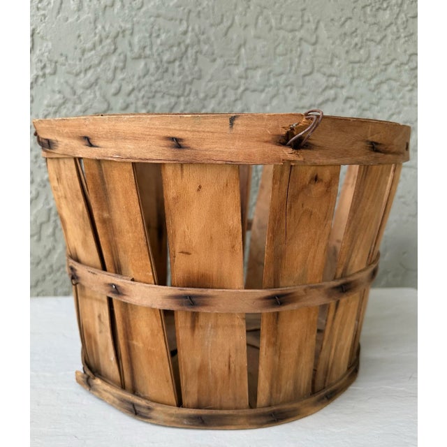 Vintage Early-Mid 1900s Rustic Farmhouse Harvest Wooden Produce Bushel Basket For Sale - Image 4 of 12