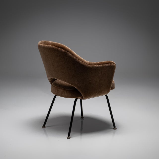 Mid-Century Modern Model 71 Dining Chair in Deep Brown Mohair by Eero Saarinen for Knoll, 1960s For Sale - Image 3 of 13