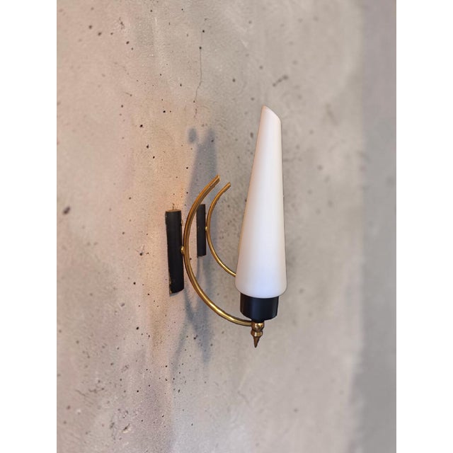 1950s Opaline Glass and Brass Wall Lamps from Stilnovo, Italy, 1950s, Set of 2 For Sale - Image 5 of 6