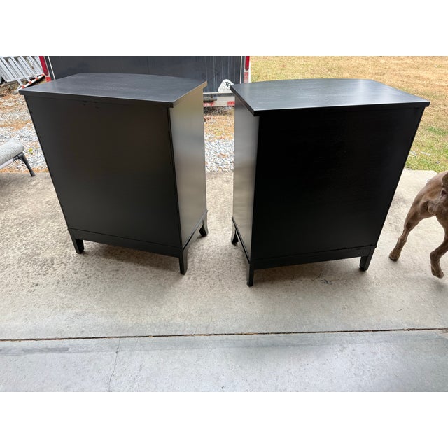 Traditional 1980s Pair of Black Bow Front 4 Drawer Chests by Thomasville For Sale - Image 3 of 7