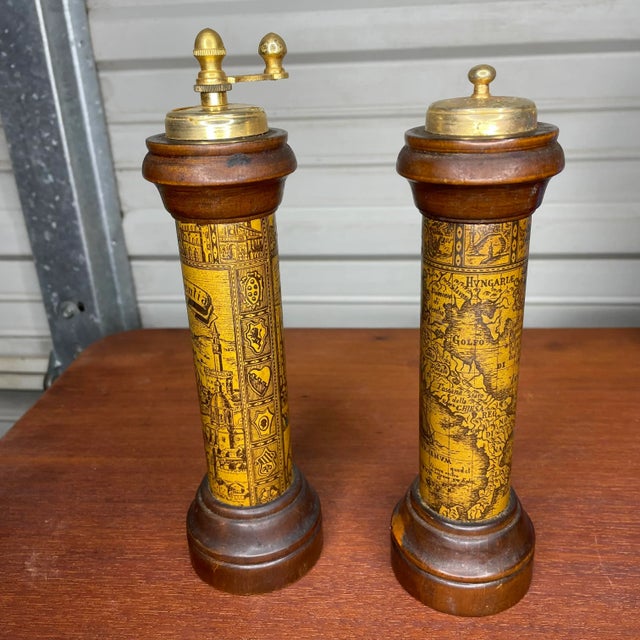 Brown Vintage Italian Florentine Wooden Salt Shaker and Peppermill- a Pair For Sale - Image 8 of 8