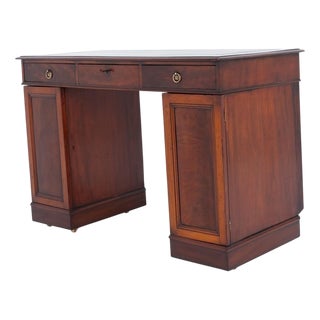 Georgian Pedestal Desk in Mahogany For Sale