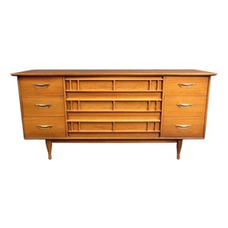 1970s Vintage Modern Walnut Credenza by Forward Furniture Unagusta For Sale